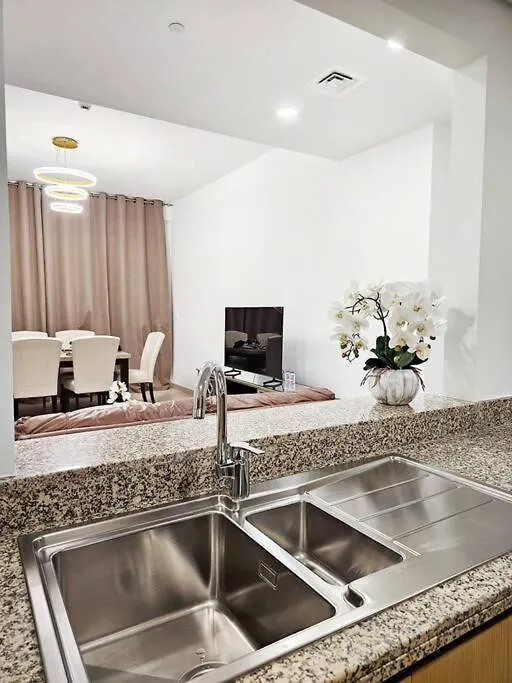 Luxury Downtown Apartment With Burj Khalifa View Dubai