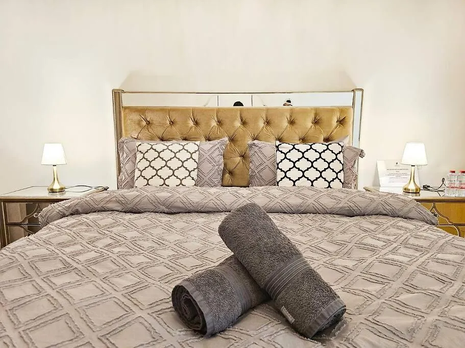 Luxury Downtown Apartment With Burj Khalifa View Dubai